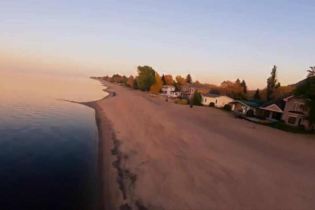 Maison Sur Le Lac Desbiens Eksteriør bilde